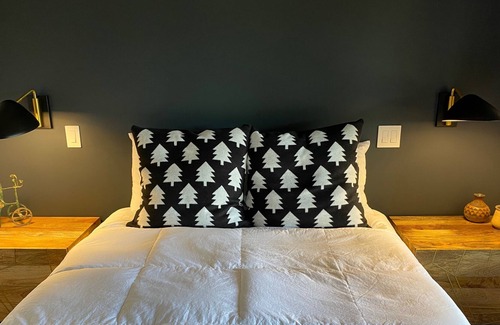 Copake House | Lake House- amazing sunsets, kayaks, fire pit, family friendly (sleeps 6).