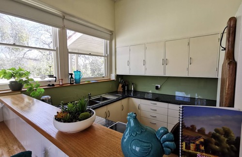 Benalla House | Lake House Benalla- Late Sunday checkout available upon request