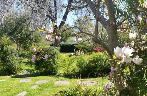 Benalla House | Lake House Benalla- Late Sunday checkout available upon request