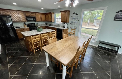 Quinlan House | Lake House - Boat Slip - Swim Area - Lake Tawakoni - Fishing - Private