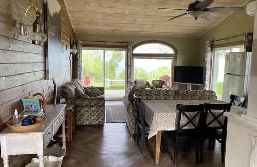 Louth Cottage | Lake House Cottage on the lake