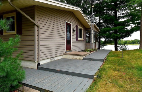 Gladwin Cottage | Lake House Escape