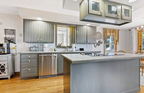 Sturbridge House | Lake House in Sturbridge w/All the Views!