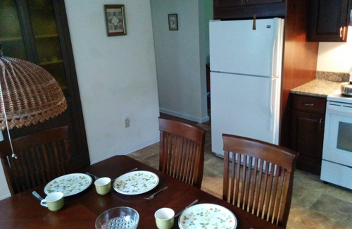 Southold House | Lake House Located Near North Fork Wineries
