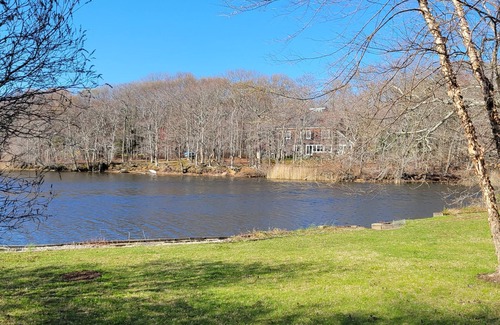 Southold House | Lake House Located Near North Fork Wineries