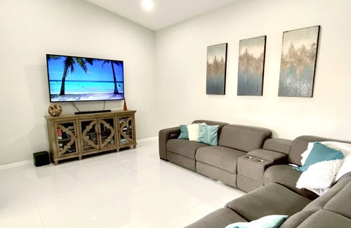 Kendall West House | Lake House Miami