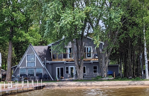 Krakow House | Lake house on beautiful Shawano Lake for NFL draft