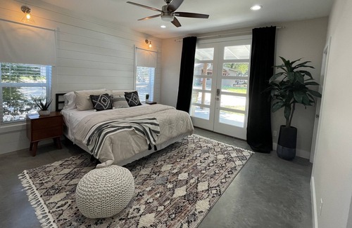Mount Pleasant House | Lake House on Bob Sandlin