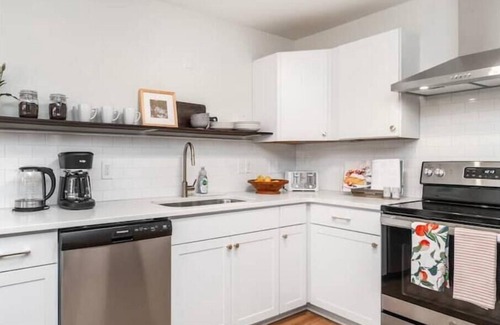 Burlington House | Lake House on Hickory Nut Point