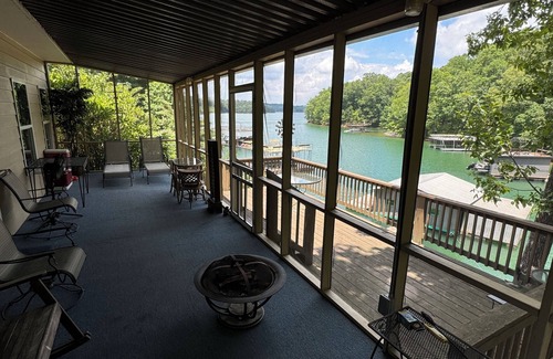 Gainesville House | LAKE HOUSE ON LANIER WITH BREATHTAKING VIEWS