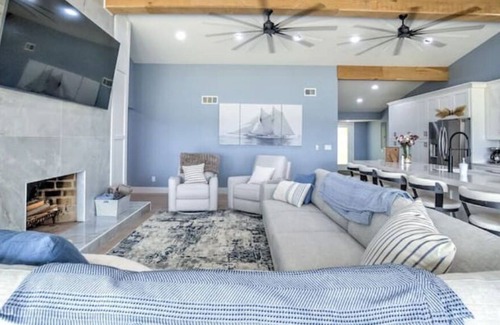 Pinckney House | Lake house on Portage Chain of lakes with paddle boards and kayaks!