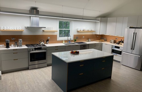 Rindge House | Lake House on private wooded lot abuts walking trail and near Mount Monadnock