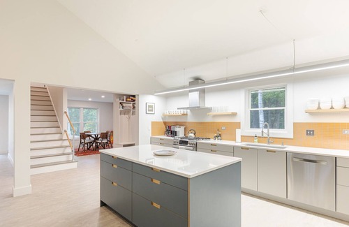 Rindge House | Lake House on private wooded lot abuts walking trail and near Mount Monadnock