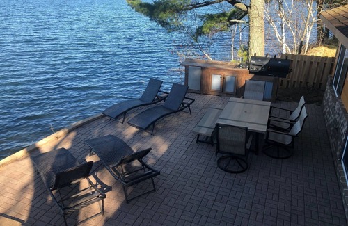 Motley Cabin | Lake House on shores of Lake Shamineau