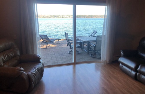Motley Cabin | Lake House on shores of Lake Shamineau