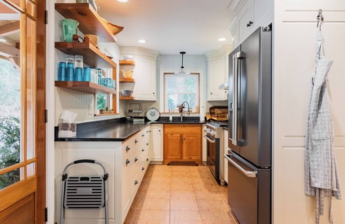 Pine Grove House | Lake House On Sweet Arrow Lake