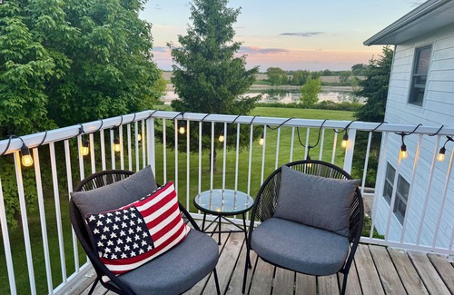 Farwell House | Lake house ON THE GOLF COURSE perfect for a quick fall getaway!