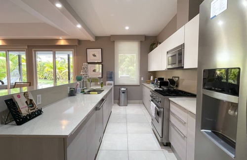 Playa Blanca Villa | Lake House - Private Pool - Sleeps 12 - Elegant