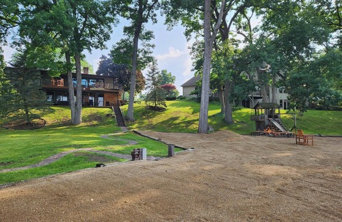 Coldwater House | Lake House Rental - NR Pontoon Optional
