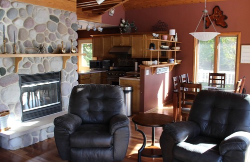 Coldwater House | Lake House Rental - VB Pontoon Optional