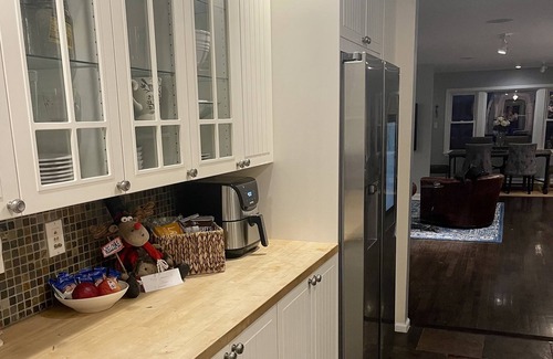 Round Lake House | Lake House Retreat with Hot Tub,Kyak,SUP near Great Lakes Naval & Great America