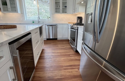 Youbou House | Lake House Retreat - includes boat slip!