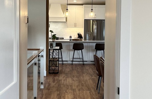 Youbou House | Lake House Retreat - includes boat slip!