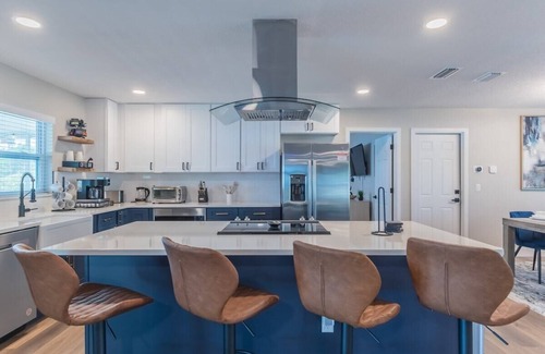 Orlando House | Lake House Retreat Near Downtown, Disney, Universal Studios and Airport