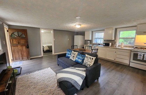 Dayton House | Lake House retreat