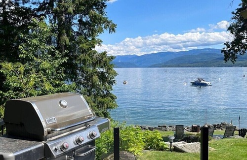 Salmon Arm Cottage | Lake House Retreat - Waterfront!