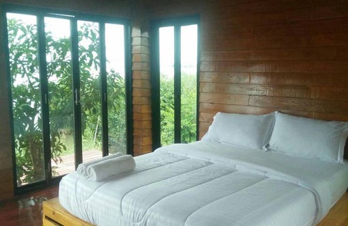 Khuan Khanun Hotel | Lake House