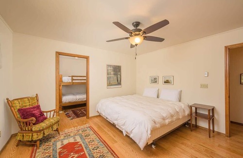 Waupaca House | Lake House Vacation Sleeps 12, Private Dock