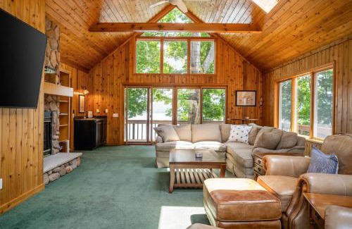 Grange Landing House | Lake house w/indr pool and jacuzzi