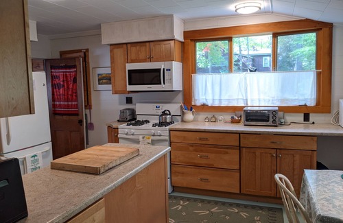 Glenburnie House | Lake house w. private dock on Northern Lake George