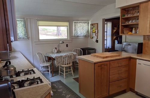 Glenburnie House | Lake house w. private dock on Northern Lake George