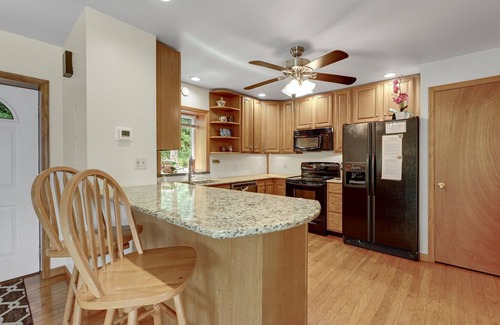 Pequea House | LAKE HOUSE, Waterfront Retreat, Eagles, Sunsets on Susquehanna with DOCK