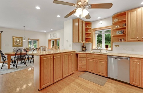 Pequea House | LAKE HOUSE, Waterfront Retreat, Eagles, Sunsets on Susquehanna with DOCK