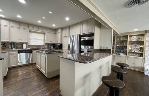 Little Elm House | Lake House - WEDDING STAYS - HUGE pool! THE gathering place for large families!