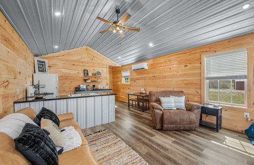 Groveoak House | Lake House with 32' Boat Garage, No-Stairs Entrance, Wi-Fi