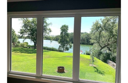 Killarney House | Lake House with a Beautiful Waterfront View
