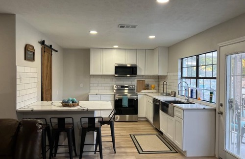 Garland House | Lake house with a private pool near Lake Ray Hubbard and Downtown Dallas