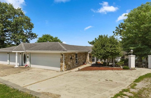 Protem House | Lake house with Dock access right out back. Beautiful lake views. Great fishing.