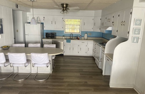 South Toledo Bend House | Lake House with Great Views and a private beach!