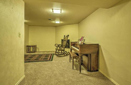 Moses Lake House | Lake House with Hot Tub - 1 Mi to Surf n Slide