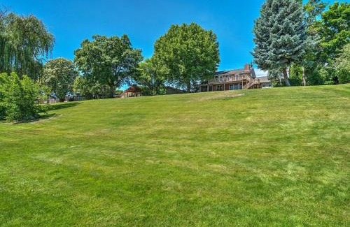 Moses Lake House | Lake House with Hot Tub - 1 Mi to Surf n Slide