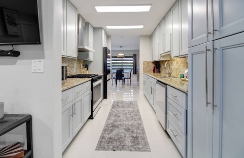 Miami Lakes House | Lake house with hot tub! Sunrise and sunset views!