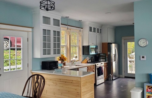Cuba Cottage | Lake house with lots of room. Additional charge for large groups.