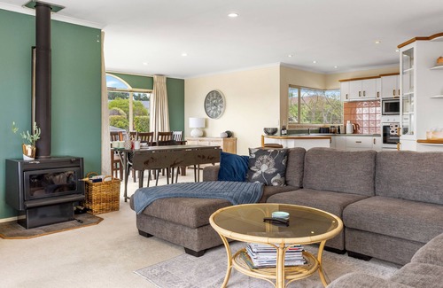 Wharewaka House | Lake house with panoramic view