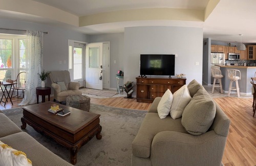Camdenton House | Lake house with private dock near HaHa Tonka, Ballparks National Park, kayaks