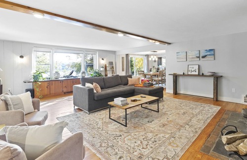 Bridgeton House | Lake House with seasonal Hot Tub and Pool